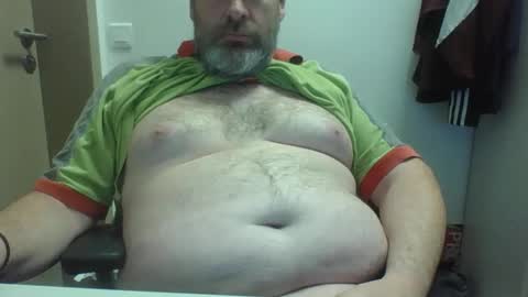 Snapshot of crouch1 chatting on 22, 10, 2025 Crouch1 online show from 22, 10, 2025