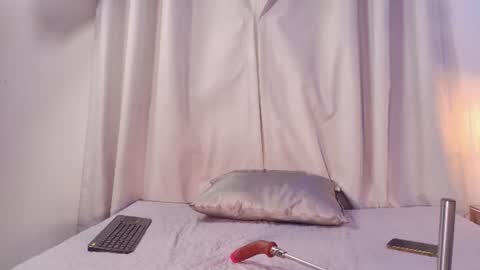 Snapshot of crystal_gilton chatting on 1, 7, 2026 crystal_gilton online show from 1, 7, 2026