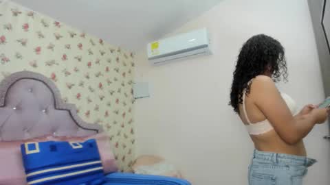 Snapshot of crystal_watson0 chatting on 16, 5, 2026 Milf Latina online show from 16, 5, 2026
