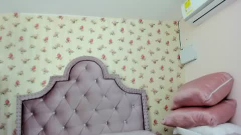 Snapshot of crystal_watson0 chatting on 15, 6, 2026 Milf Latina online show from 15, 6, 2026