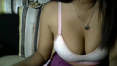 Snapshot of crystalbellax chatting on 9, 4, 2026 crystalbellax online show from 9, 4, 2026