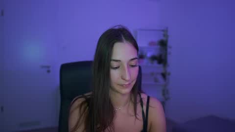 Snapshot of crystalbrunette18 chatting on 13, 4, 2026 Crystalbrunette18 online show from 13, 4, 2026