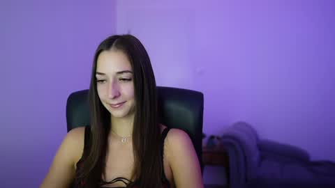 Snapshot of crystalbrunette18 chatting on 13, 7, 2026 Crystalbrunette18 online show from 13, 7, 2026