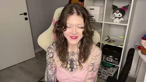 Snapshot of crystaleve2 chatting on 9, 7, 2026 Luna online show from 9, 7, 2026