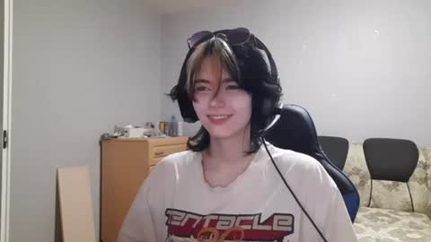 Snapshot of crystaleve2 chatting on 9, 7, 2026 Luna online show from 9, 7, 2026