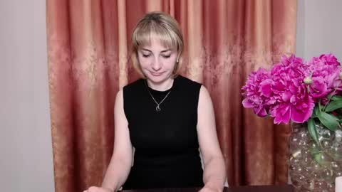 Snapshot of crystalfever_ chatting on 4, 6, 2026 Mary online show from 4, 6, 2026