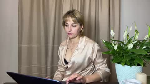 Snapshot of crystalfever_ chatting on 20, 6, 2026 Mary online show from 20, 6, 2026