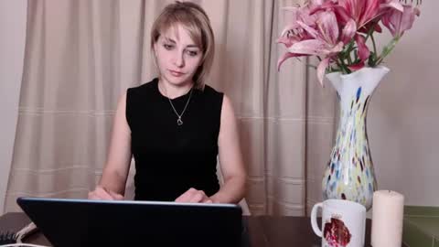 Snapshot of crystalfever_ chatting on 12, 7, 2026 Mary online show from 12, 7, 2026