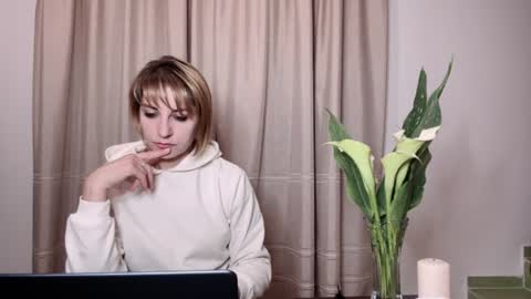 Snapshot of crystalfever_ chatting on 28, 7, 2026 Mary online show from 28, 7, 2026