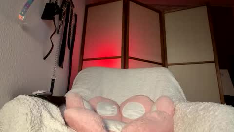 Molly Moore online show from 27, 4, 2026