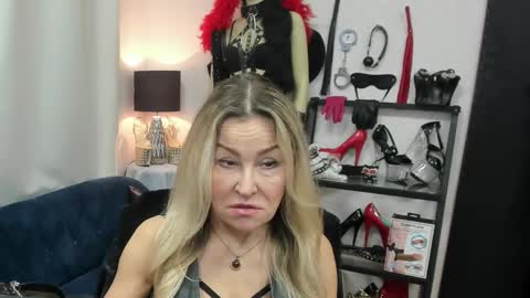 CrystalHotty online show from 9, 3, 2026