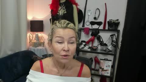 CrystalHotty online show from 14, 5, 2026