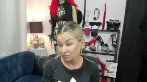 CrystalHotty online show from 22, 5, 2026