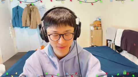 Snapshot of ctu28 chatting on 4, 1, 2025 ctu28 online show from 4, 1, 2025