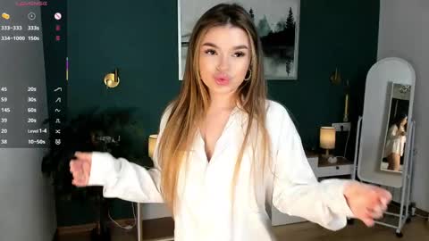 Snapshot of cuddles_jane chatting on 16, 4, 2026 Silvia online show from 16, 4, 2026