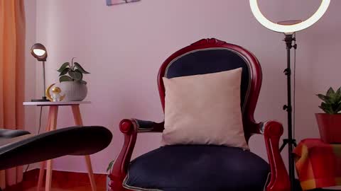 Leonela online show from 2, 12, 2024