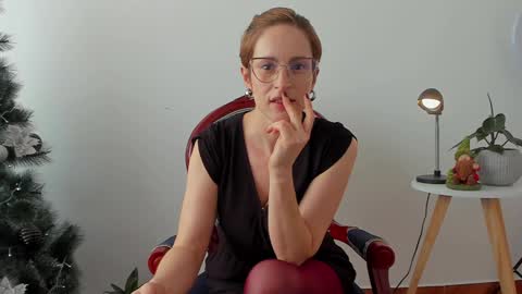 Leonela online show from 10, 12, 2024