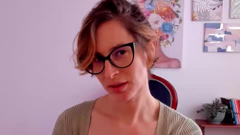 Leonela online show from 5, 12, 2025