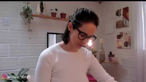 Snapshot of cuddlingbunnny chatting on 10, 7, 2026 Leonela online show from 10, 7, 2026