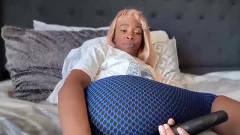 cum2charmxx online show from 8, 4, 2026