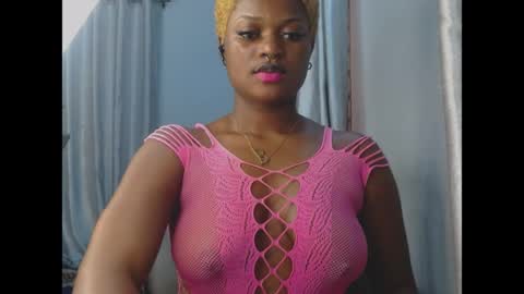 Snapshot of cum_ebony_petitxx chatting on 8, 6, 2026 cath online show from 8, 6, 2026