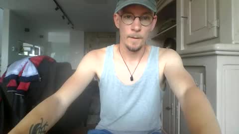 Snapshot of cum_swallow_bi chatting on 10, 5, 2026 cum_swallow_bi online show from 10, 5, 2026