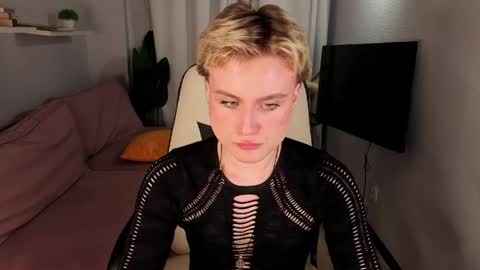 Snapshot of cumboydoll chatting on 4, 5, 2026 Ellio online show from 4, 5, 2026