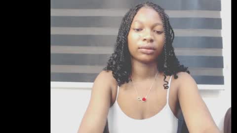 Snapshot of cumebony_petit chatting on 4, 5, 2026 cumebony_petit online show from 4, 5, 2026