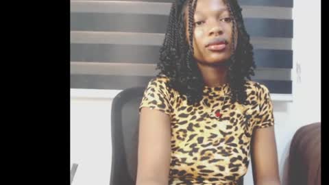 Snapshot of cumebony_petit chatting on 8, 5, 2026 cumebony_petit online show from 8, 5, 2026