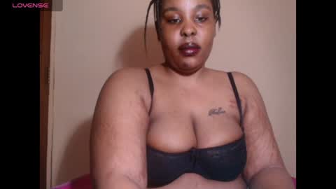 Snapshot of cumfordaddy111 chatting on 17, 6, 2026 Sweet mona online show from 17, 6, 2026