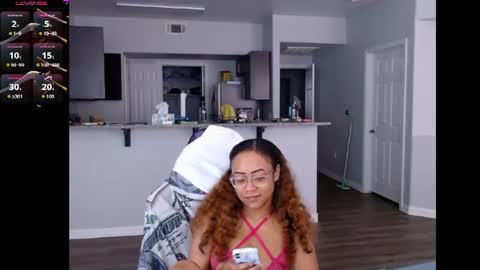 Snapshot of cumplzqueen chatting on 19, 6, 2026 Nia Reese online show from 19, 6, 2026