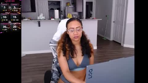 Snapshot of cumplzqueen chatting on 25, 6, 2026 Nia Reese online show from 25, 6, 2026