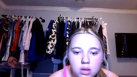 Snapshot of cuntycassie chatting on 13, 5, 2026 cuntycassie online show from 13, 5, 2026