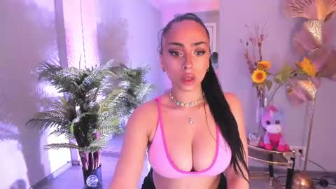 Snapshot of cupcake_izzy chatting on 8, 7, 2026 cupcake_izzy online show from 8, 7, 2026