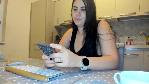 Snapshot of cuplu29 chatting on 21, 10, 2025 maria  alex online show from 21, 10, 2025