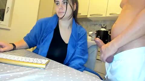 Snapshot of cuplu29 chatting on 22, 10, 2025 maria  alex online show from 22, 10, 2025