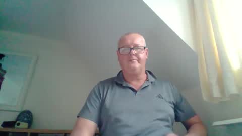 curiousax77 online show from 17, 4, 2026