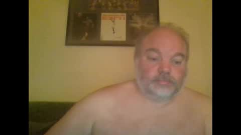 Snapshot of curiousbate1 chatting on 12, 3, 2025 CuriousBate1 online show from 12, 3, 2025