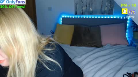 Snapshot of curiousneighbour chatting on 3, 2, 2026 FREE Instagram dancingneighbour online show from 3, 2, 2026