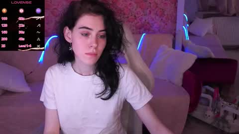 curleyblueeyes online show from 27, 3, 2026