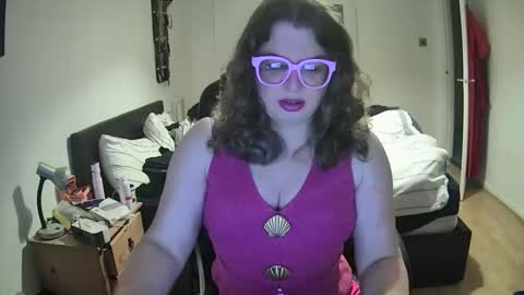 Snapshot of curleyshirley chatting on 16, 10, 2025 Shirley online show from 16, 10, 2025