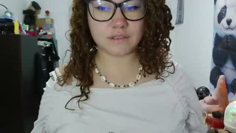 Snapshot of curly_greeneyed chatting on 12, 6, 2026 Vannesa online show from 12, 6, 2026