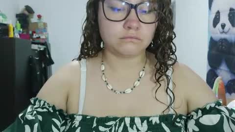 Snapshot of curly_greeneyed chatting on 24, 6, 2026 Vannesa online show from 24, 6, 2026