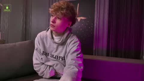Snapshot of curlytwinkboy chatting on 22, 4, 2026 KEVIN online show from 22, 4, 2026