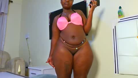 Snapshot of curvey_vee chatting on 27, 2, 2026 virginia online show from 27, 2, 2026