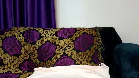 Essie online show from 17, 11, 2025