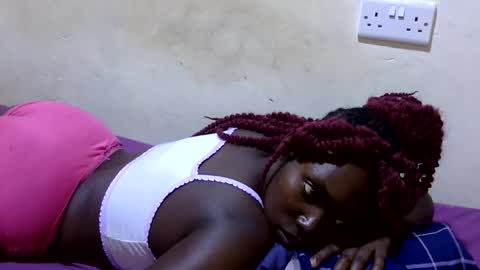 Snapshot of curvy_queen12 chatting on 13, 7, 2026 curvy_queen12 online show from 13, 7, 2026