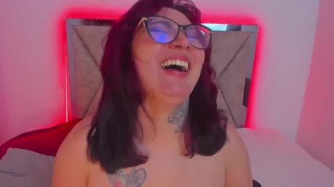 Snapshot of curvybaddie chatting on 7, 3, 2025 A online show from 7, 3, 2025