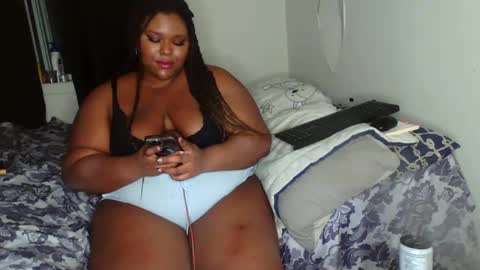 Snapshot of curvybcelinemixe chatting on 13, 12, 2024 Cline  online show from 13, 12, 2024