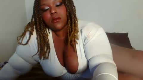 Snapshot of curvybcelinemixe chatting on 21, 12, 2024 Cline  online show from 21, 12, 2024